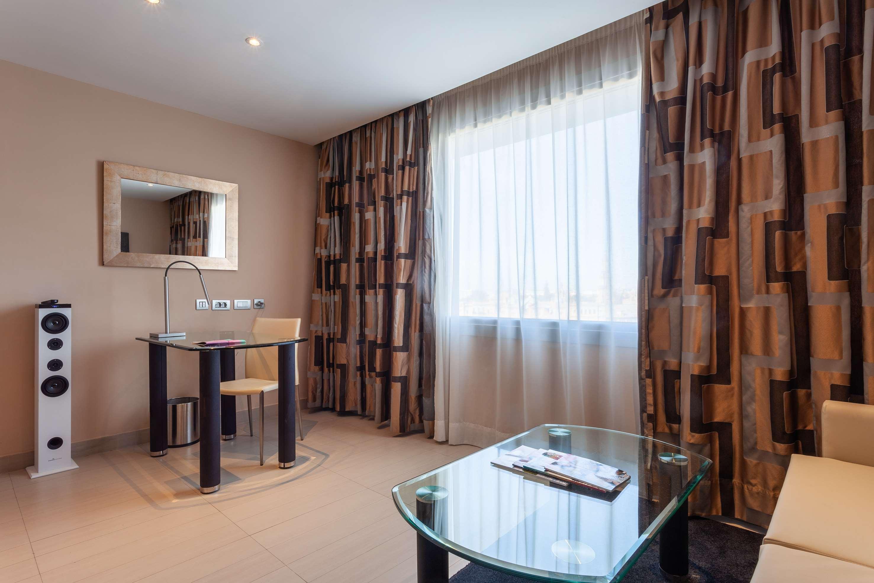 The Level At Melia Sevilla Exterior photo
